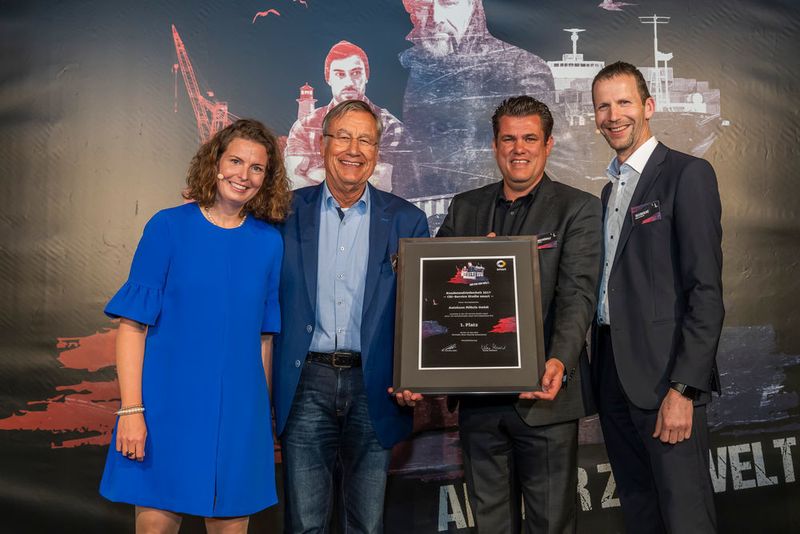 Den 1. Platz bei der Kundenzufriedenheit in der Kategorie Smart (Unterkategorie autorisierter Servicepartner) belegte die Autohaus Möhrle GmbH aus Freudenstadt. (Daimler AG)