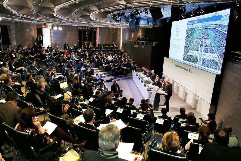 Dr. Marijn Dekkers, Vorsitzender des Vorstands von Bayer, präsentiert die Geschäftszahlen des Jahres 2013 auf der Bilanz-Pressekonferenz am 28.02.2014 in Leverkusen. (Bild: Bayer AG)