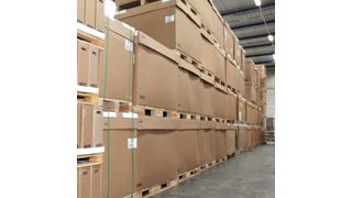 So unterschiedlich groß wie die Ersatzteile, so variantenreich sind auch die Modulkartonagen im Lager der Rudolph Logistik Gruppe im GVZ Kassel-Waldau. (Bild: HSM)