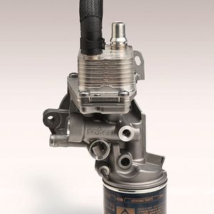 Das Ölfiltermodul trägt den Anschraubfilter und überwacht die Ölqualität. Das Steuergerät weist den Fahrer auf anstehende Ölwechsel hin, abhängig von der Belastung und vom Fahrstil.