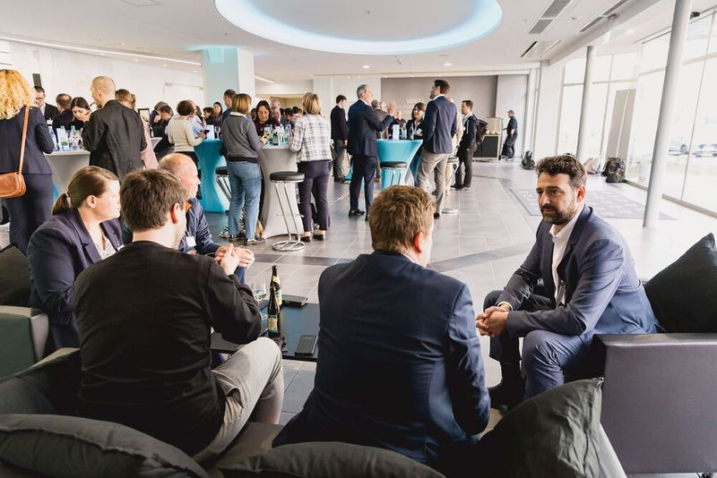 ... und anregenden Gesprächen bei der Abendveranstaltung im Vogel Convention Center ausklingen. (Bild: Stefan Bausewein)