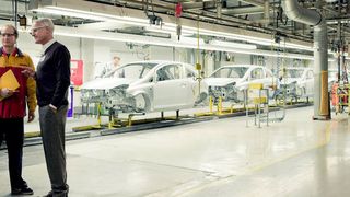 BMW und DHL wollen ihre Zusammenarbeit stärken – sowohl beim Supply Chain Management als auch im Bereich Landtransporte. (DHL Freight)