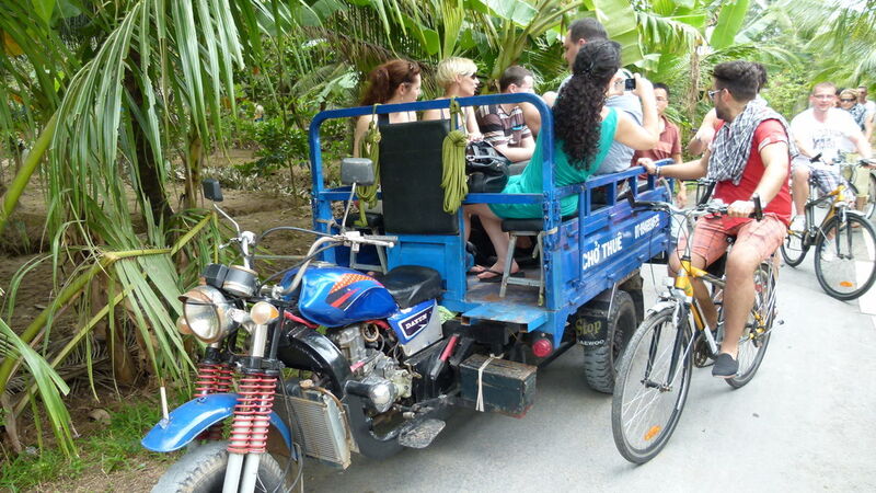 Start zur Dschungeltour am Mekong-Delta: wahlweise motorisiert oder aber mit eigener Muskelkraft. (Bild: Aetka)