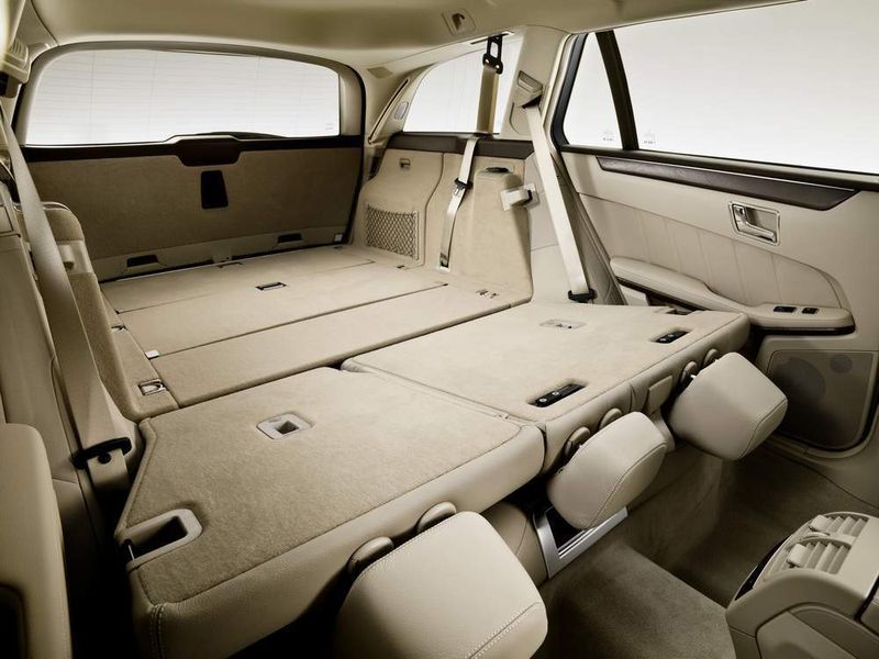 Die Rücksitzlehnen lassen sich getrennt oder gemeinsam umlegen und Bilden eine ebene Ladefläche. (Archiv: Vogel Business Media)