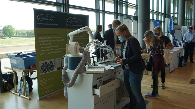 Weitere Impressionen der LAB-SUPPLY Dresden 2020  Alle Infos zu den LAB-SUPPLY-Messen – Termine, Vortragsprogramm und Ausstellerliste – finden Sie unter www.lab-supply.info (LABORPRAXIS, Krause)