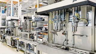 Dank einer Datenauswertung an einer Pressenstation konnte die Taktzeit dieser Station – nach Austausch eines Werkzeugs – optimiert werden. (Pia Automation)