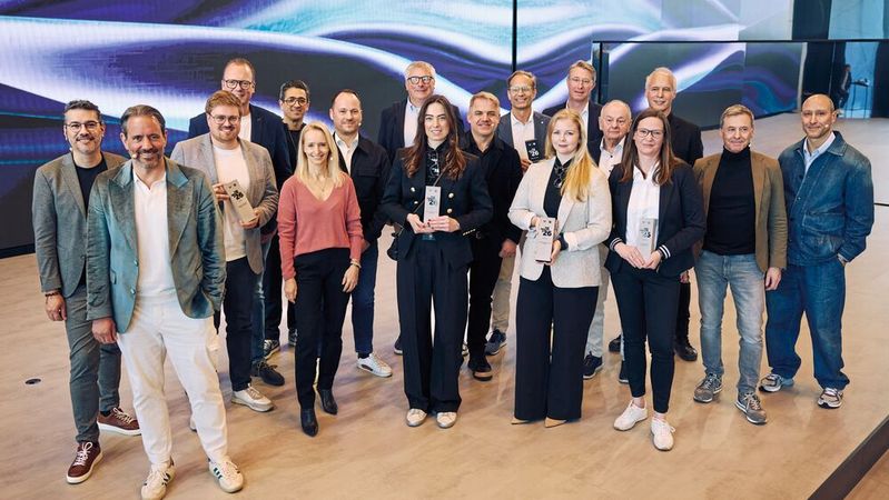 Ausgezeichnete Händler mit Cupra-Führungspersonal: Der Importeur Cupra Seat Deutschland hat sechs Händler in verschiedenen Kategorien ausgezeichnet.(Bild:  Cupra Seat Deutschland)