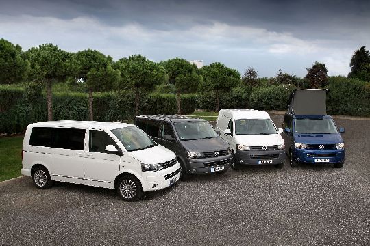 Das aktuelle Design des VW T5 folgt einer neuen, von Walter de Silva entwickelten Design-DNA, die die typischen Volkswagen Stilmerkmale aus sechs Jahrzehnten präzisieren soll. (Archiv: Vogel Business Media)