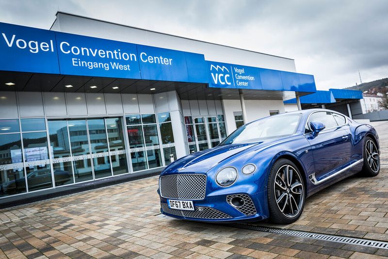 Die dritte Generation des Bentley Continental GT wird ab März 2018 ausgeliefert: Die Besucher des Leichtbau-Gipfels konnten im britischen Nobelwagen probesitzen. (Stefan Bausewein)