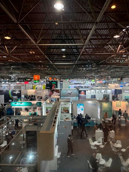 Auf volle Hallen auch im nächsten Jahr! Die Medica 2024 findet vom 11. bis 14. November 2024 statt. (© cm)