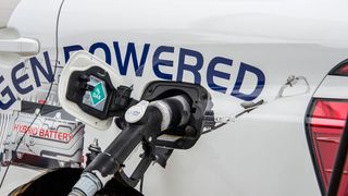 Wasserstoff tanken: Laut einer Umfrage kann sich ein Drittel der Autohalter vorstellen, ein Brennstoffzellenfahrzeug zu kaufen. (Toyota)