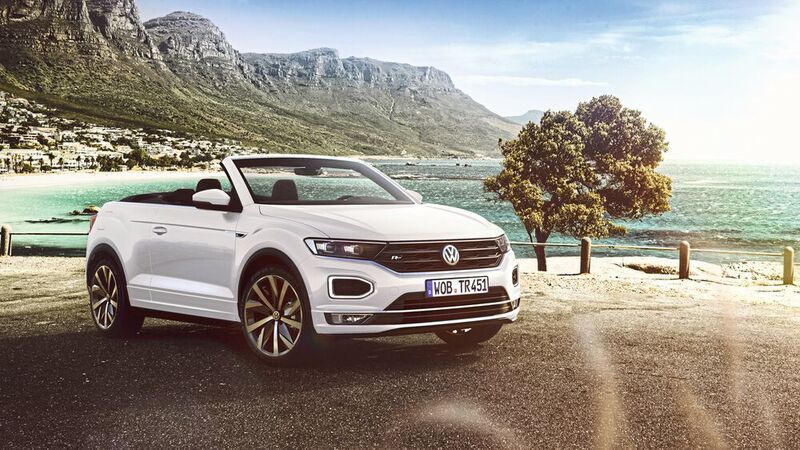 Das Stoffverdeck lässt sich während der Fahrt bis zu einer Geschwindigkeit von 30 km/h auf- und zumachen. (Volkswagen )