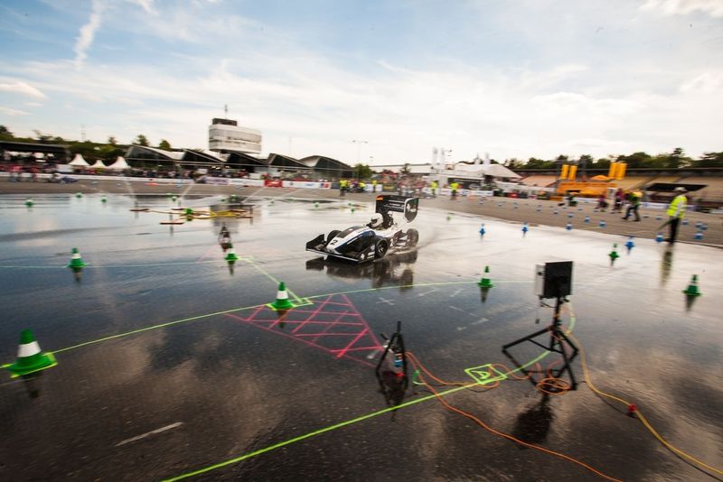 Bereits seit 10 Jahren kämpfen Studententeams aus aller Welt am Hockenheimring bei Formula Student Germany mit ihren selbstkonstruierten Rennboliden um den Sieg. (Formula Student Germany/ Botzkowski)