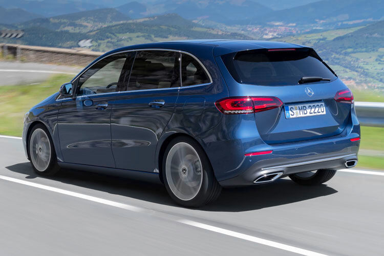 Mit dynamischeren Proportionen und hochmodernem Innenraum kommt die neue Generation im Februar auf den Markt. (Daimler)