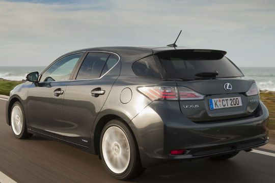 Äußerlich betrachtet verbindet der Neuling eine schlichte, aber elegante Steilhecksilhouette mit raffinierten Details wie der weit herumgezogenen Verglasung an der Heckklappe. (Archiv: Vogel Business Media)