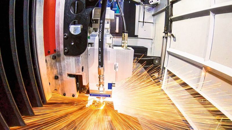 Le système automatique de contrôle dynamique de la hauteur de la tête laser autorise des vitesses de découpe extrêmement rapides. (NUM)