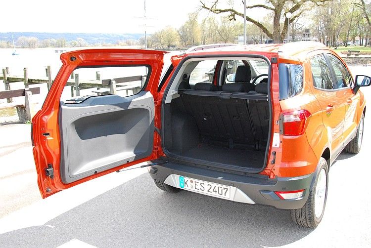 Die Nachteile einer Hecktür offenbaren sich erst in engen europäischen Parklücken. (Foto: Rosenow)