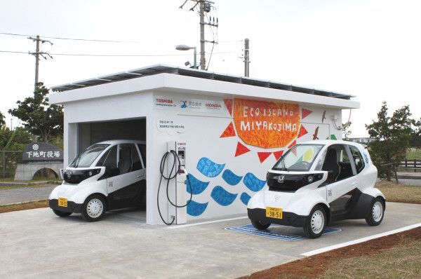 Honda Micro Commuter im Feldversuch: Photovoltaik-Ladestation auf der japanischen Insel Miyakojima.  (Honda)