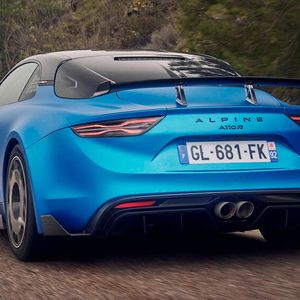 Das Carbon-Dach ist schwarz.(Bild:  Alpine)