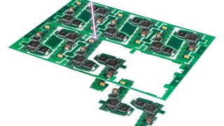 In der Elkektronikfertigung müssen die Schaltungen aus ihrer Hauptplatine getrennt werden. Das kann durch Fräsen erfolgen. Doch wer sich das laserbasierte Nutzentrennen ins Haus holt, dem winken viele Vorteile, sagen die LPKF nebst Partner Smartrep. Hier mehr dazu. (Bild: LPKF)