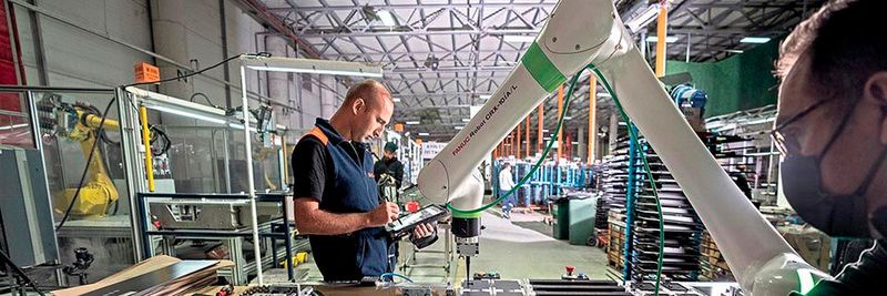 Hersteller Fanuc unterstützt das Forschungsprojekt „Fluently“ mit seinen Robotern und technischem Know-how. Hersteller Fanuc unterstützt das Forschungsprojekt „Fluently“ mit seinen Robotern und technischem Know-how.