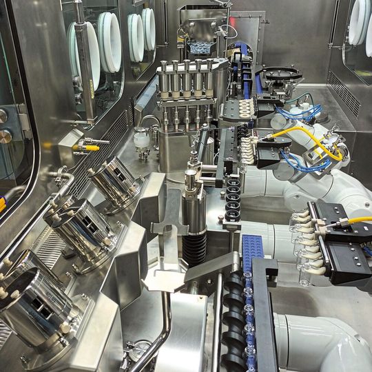 Robotergesteuerte Vial-Füllmaschine (RVFM5), Blick vom Tunnel(Bild:  Steriline)