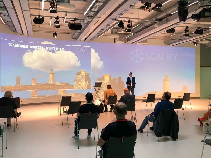 NextGen SDS – be ready for Multi Cloud und Big Data: Scality auf der 16 Meter breiten Projektionsfläche von „The Curve“ im Vogel Convention Center in Würzburg. (Vogel IT-Medien)