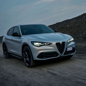 Alfa gönnt den Modellen Stelvio und Giulia 2023 ein Facelift.(Bild:  Alfa Romeo/Stellantis)