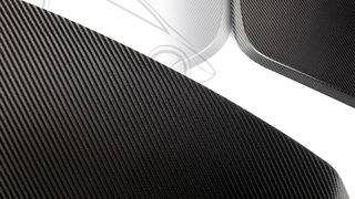 Von der Weiterentwicklung des Hochdruck-RTM-Verfahrens profitieren Serienbauteile in der Automobilindustrie. Aufgrund prozesstechnischer Optimierung werden teilespezifisch weitere wirtschaftliche Vorteile und zusätzliche Anwendungen erschlossen. (Bild: Krauss-Maffei)