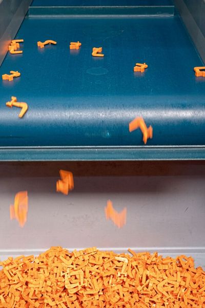 Kein Abfall, keine Störungen: Aufgrund des neuen Werkzeugs konnte Hadi-Plast den Produktionsablauf verbessern. (Bild: Phoenix Contact)