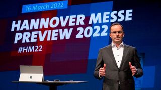„Wir befinden uns aktuell im Spannungsfeld zwischen Versorgungssicherheit und Technologien, die dem Klimawandel entgegentreten“, sagt Jochen Köckler, Vorsitzender des Vorstandes der Deutschen Messe AG, zu Beginn der Preview. (Hannover Messe)