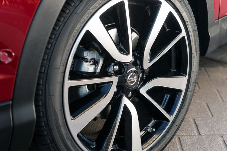 ...spezielle Leichtmetallfelgen... (Foto: Nissan)