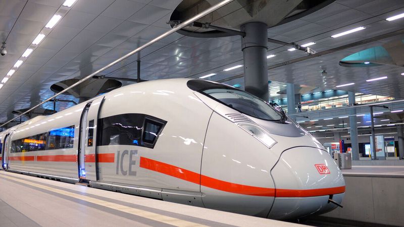 Die künftige Koalition will mehr Geld in die Bahn-Infrastruktur investieren. Die künftige Koalition will mehr Geld in die Bahn-Infrastruktur investieren.