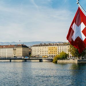 Die Studie von Strand Partners im Auftrag von AWS über die Nutzung von KI in der Schweiz zeigt, dass nur 19% der Unternehmen mit physischer KI vertraut sind, bei Startups dagegen sind es 38%. (Bild:  AWS)