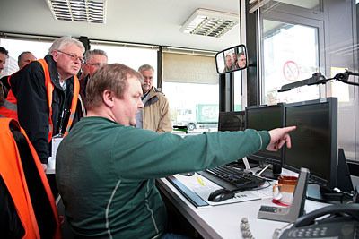 Carlsberg zeigte seinen 60 Gäste sechs Stationen. Der Transport vom Leergut bis zum Vollgut wurde durch die Fachkräfte in der Logistik dargestellt. (Archiv: Vogel Business Media)