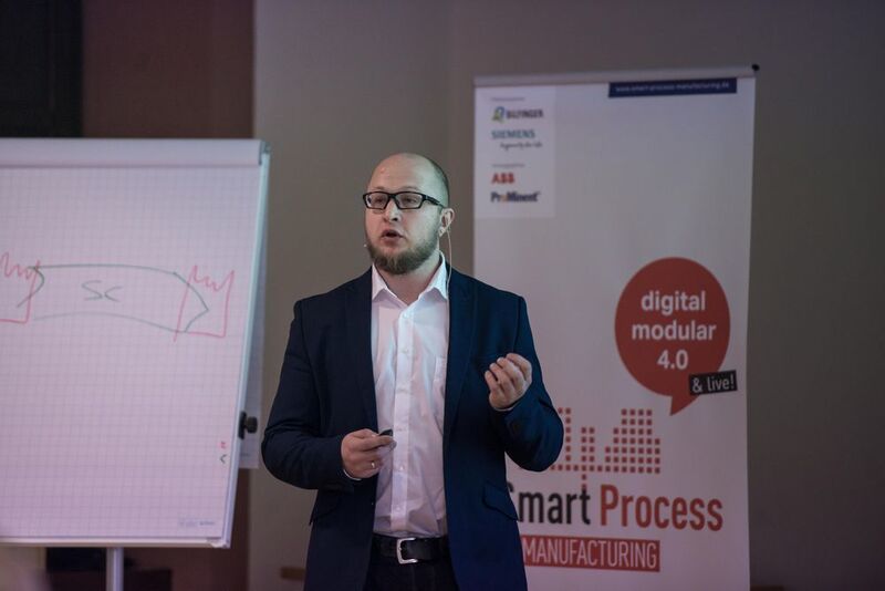 Magnus Nissels (Prominent) Thema ist das digitale Fluidmanagement.   
Weitere Informationen zum Smart Process Manufacturing Kongress lesen Sie auf der Eventseite. (Gollin)