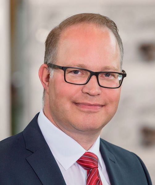Dr. Andreas Reimann, Geschäftsführer von Roth Composite Machinery: „Wir wollen mit der AZL-Mitgliedschaft rascher neue Compositetrends erkennen, um mit unserem Know-how frühzeitig die Anwender zu unterstützen.“ (Roth / Fotio Studio Wiegand)