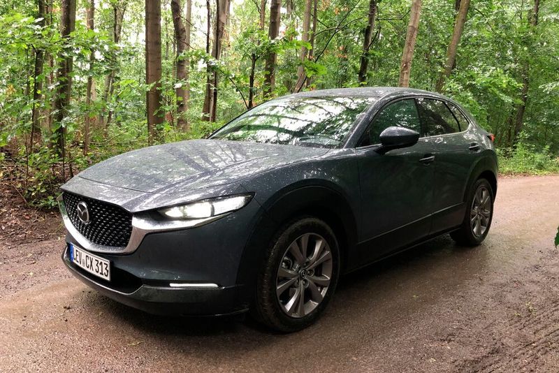 Mazda hat mit dem CX-30 ein kompaktes SUV auf dem Markt, das auf dem Modell „3“ basiert.(Bild:  Jens Scheiner/»Automobil Industrie«)
