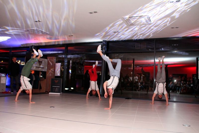 ... mit Showeinlagen beeindruckte. (Bierschneider)