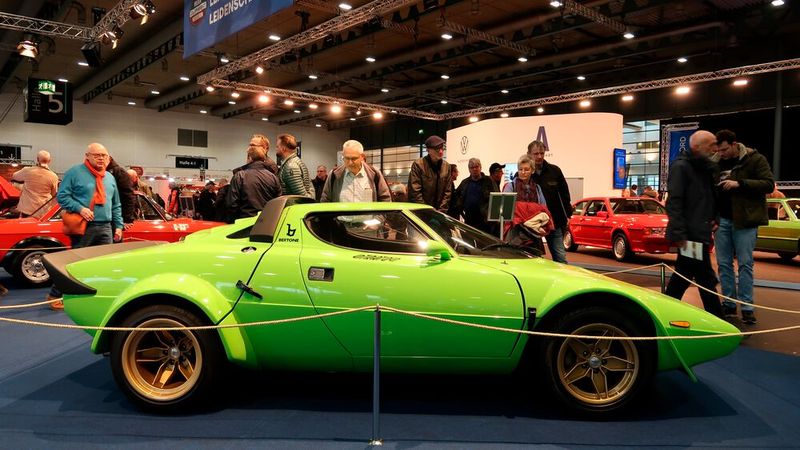 Die nächsten fünf Bilder entstanden auf der Sonderschau „Lancia – Leistung, Luxus, Leidenschaft“. Zunächst ein Stratos in ziviler Ausführung. Mit der Motorsportvariante (Gruppe 4) gewann Lancia die Rallye-Weltmeisterschaften der Jahre 1974, 1975 und 1976.  (Bild: Diehl – VCG)