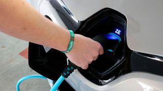 Die Auszahlung der Elektroprämie kann bis zu zwei Monaten dauern – Kroschke verspricht, den Prozess zu beschleunigen. (Foto: Renault)