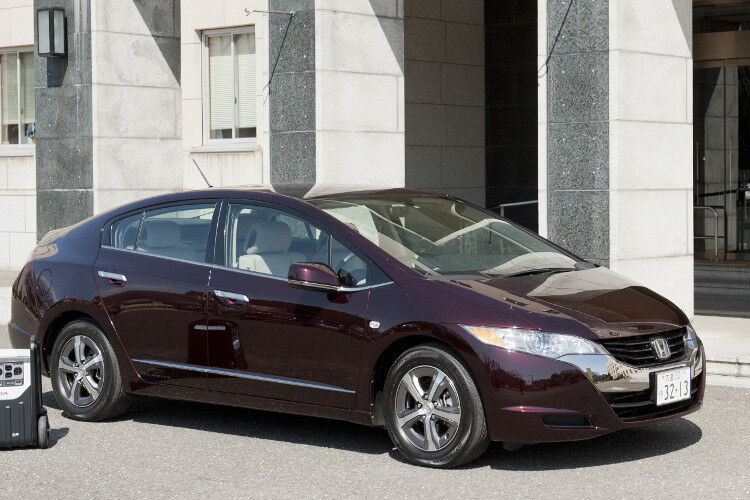 Honda erprobt den Brennstoffzellenantrieb seit Jahren im FCX Clarity. Auf ersten Testfahrten wirkte der Wagen bereits sehr ausgereift. (Foto: Honda)