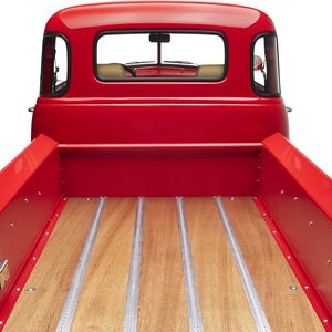 Die Ladefläche ist mit Holzboden verkleidet.(Bild:  Kindred Motorworks)