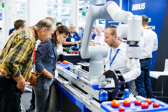 Die «all about automation» brachte Anwender und Anbieter aus den Bereichen Automation, Robotik und Digitalisierung zusammen. Die «maintenance Schweiz» ergänzte das Angebot mit Lösungen für industrielle Instandhaltung, Anlagenverfügbarkeit und effiziente Produktionsprozesse.(Bild:  Easyfairs Switzerland GmbH)