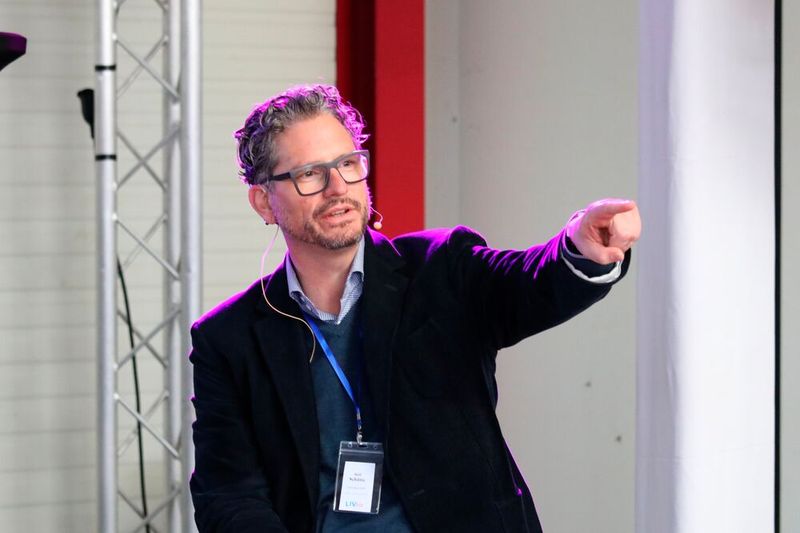 Die Einführung und erste Statements zum Thema KI brachte Ralf Schütte von der Trast Digital GmbH in seinem Vortrag zusammen. (Bild: Jürgen Klasing)