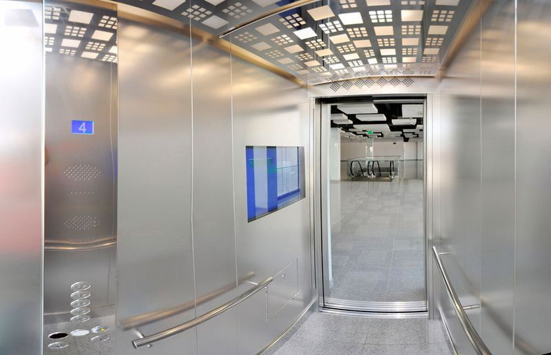 Ein Remote Management System für Flachbildschirme ist auch in kritischen Einbausituationen wichtig. (Bild: eCOUNT /  Alesnowak | Dreamstime.com)