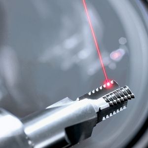 ...15 µm – ein großer Vorteil bei der Herstellung von Gewindewerkzeugen.