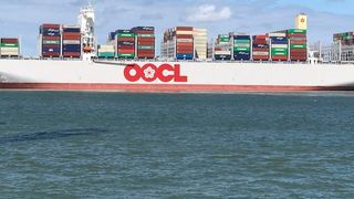 Die MV „OOCL Hong Kong“ ist die erste Auslieferung einer Reihe von sechs Neubauten der chinesischen Reederei Orient Overseas Container Line (OOCL) und fährt im „Asia Europe Service Loop 1“. (Eurogate)