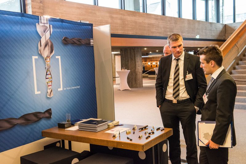 Die Exponate des Werkzeugherstellers Klenk, Balzheim, umfassten Bohrer, Stufenbohrer und Fräswerkzeuge für die CFK-Zerspanung. Darunter war ein Bohrwerkzeug mit zentraler und dezentraler Innenkühlung. (Bild: Mack)