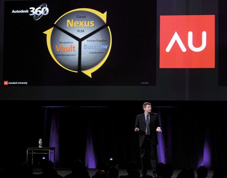 Stephen Bodnar, Vice President für PLM und Data Management bei Autodesk, präsentiert Autodesks Cloud-Lösungen Nexus, Vault und Buzzsaw auf der Autodesk University 2011.  (Bild: Autodesk)